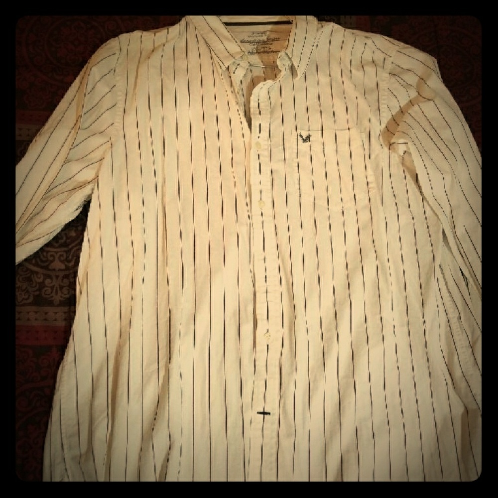 American Eagle long sleeved button-up